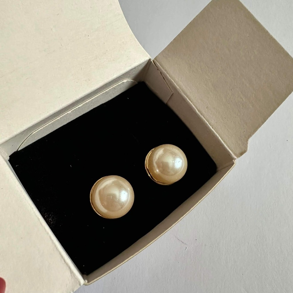 AVON Classic‎ Baroque Pearlesque Earrings Gold Tone Faux Pearl Button Studs